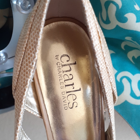 CHARLES & DAVID - Cream Faux Reptile High Heels 1 in. Platform 4.5 in. Heel - Picture 6 of 6